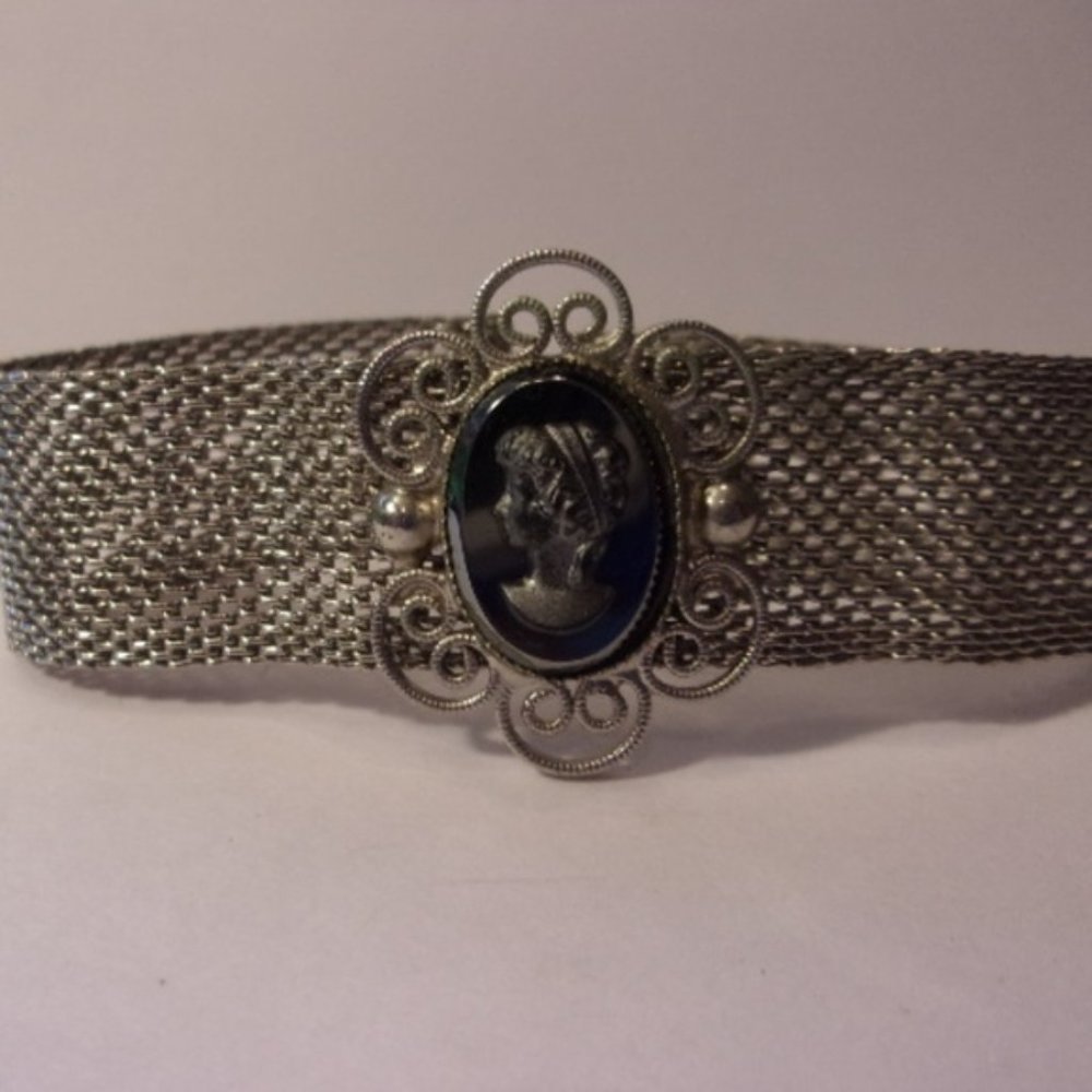 "Vintage Paradise Mesh Cameo Bracelet 7"" Long "